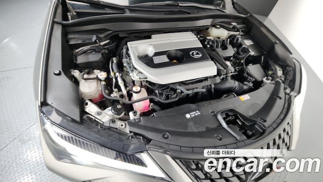Лексус UX250h 2021 — миниатюра 6