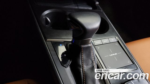 Лексус UX250h 2021 — миниатюра 9