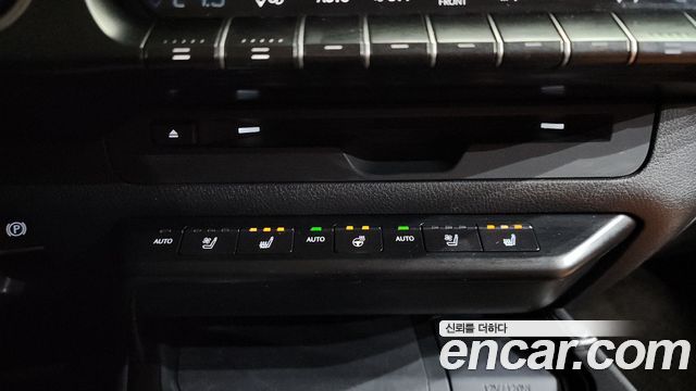 Лексус UX250h 2021 — миниатюра 17