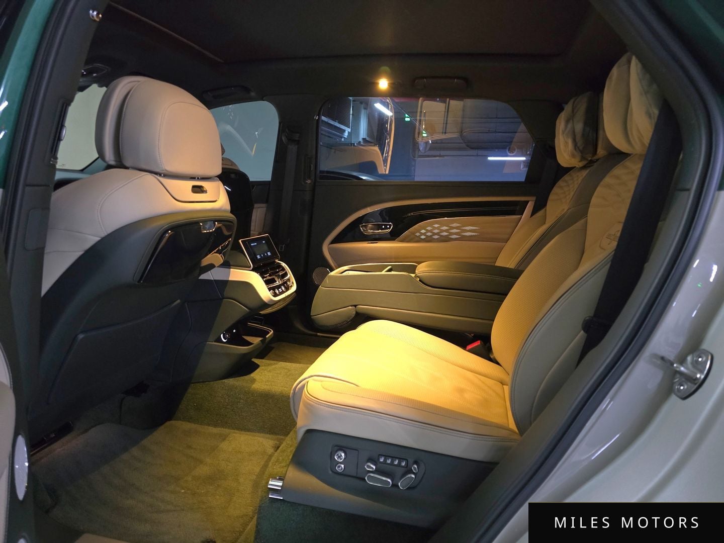 Bentley Bentayga 2024 — миниатюра 9