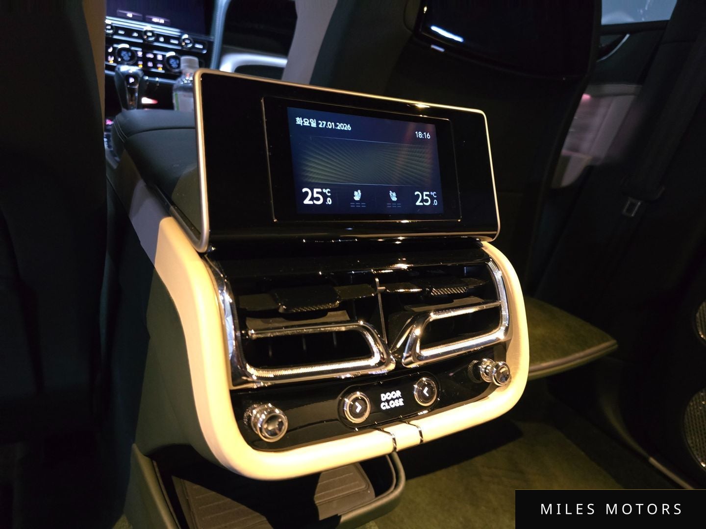 Bentley Bentayga 2024 — миниатюра 11