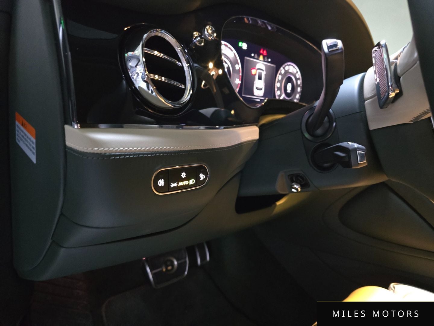 Bentley Bentayga 2024 — миниатюра 15