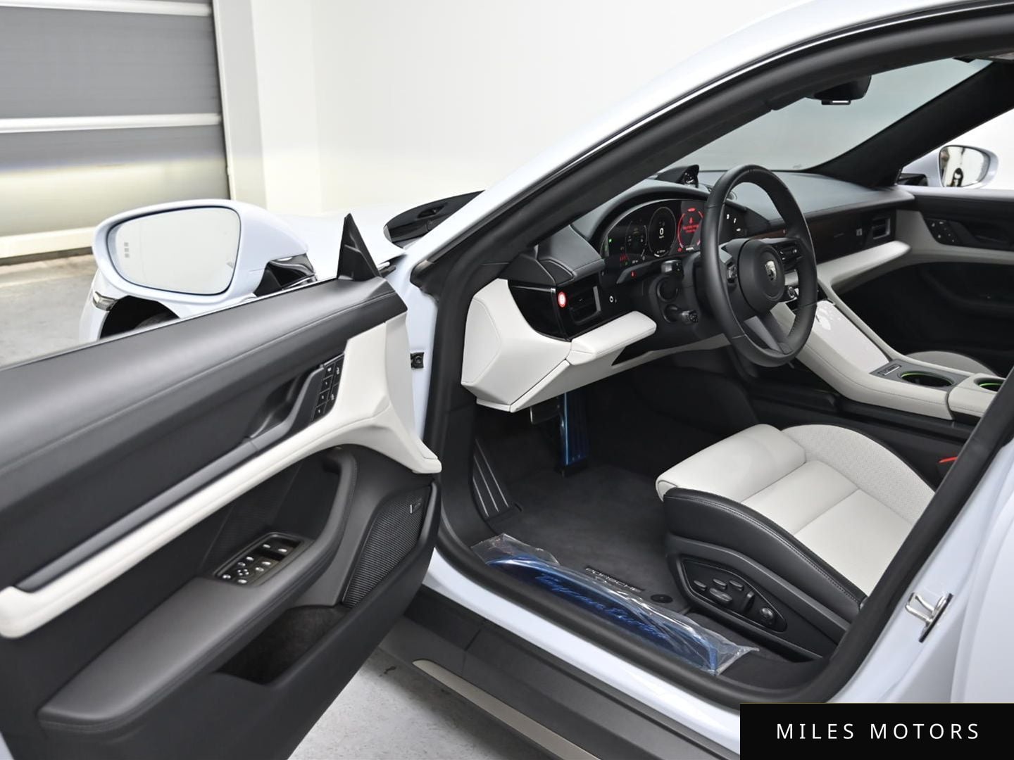 Porsche Taycan 2025 — миниатюра 11