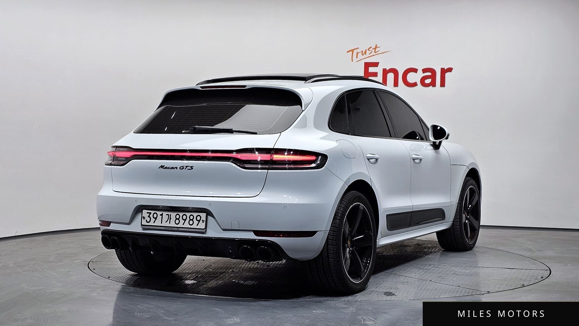 Porsche Macan 2021 — миниатюра 2