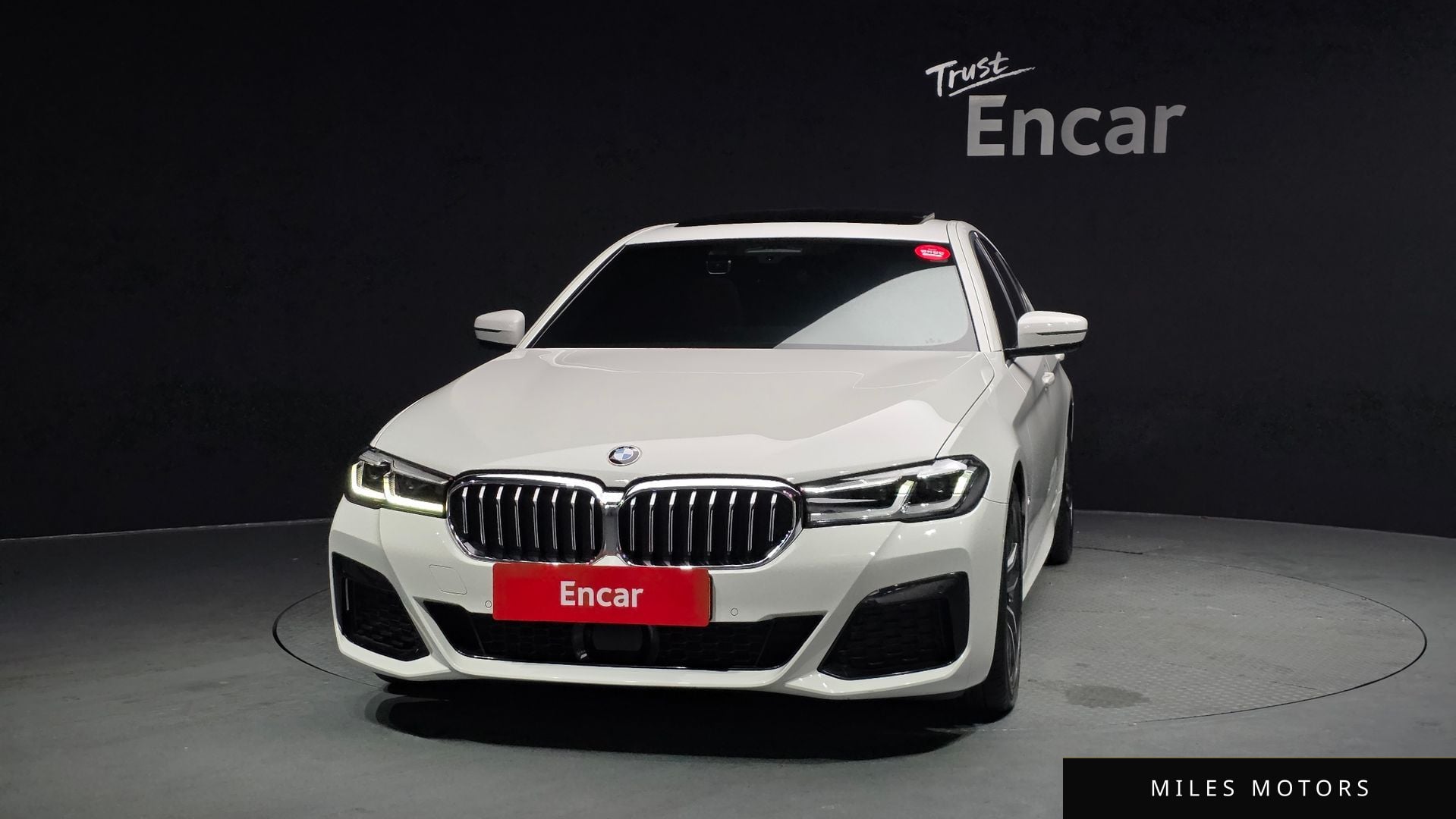 BMW 5 Series (G30) 2022 — миниатюра 3
