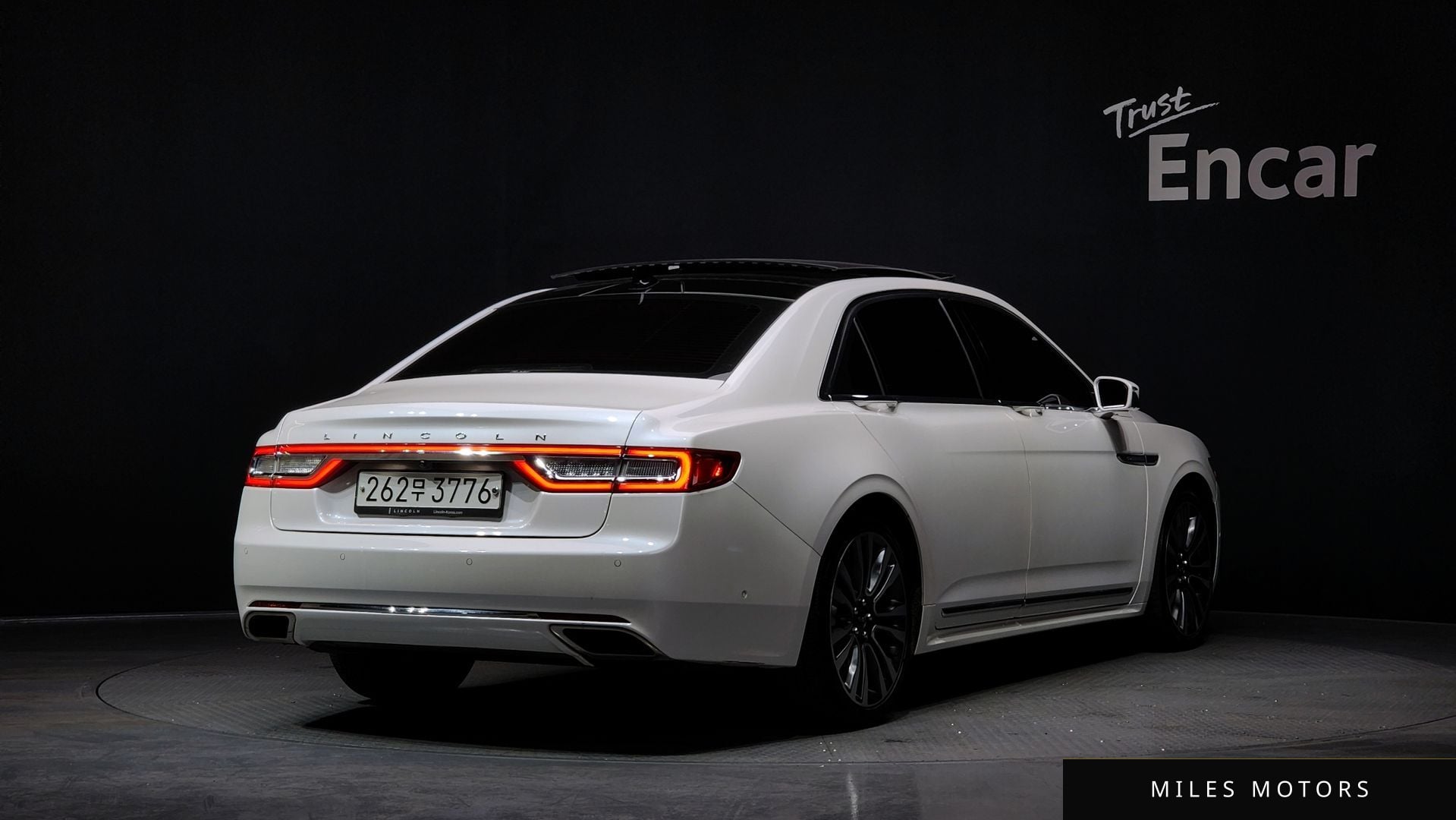 Lincoln Continental 2019 — миниатюра 2