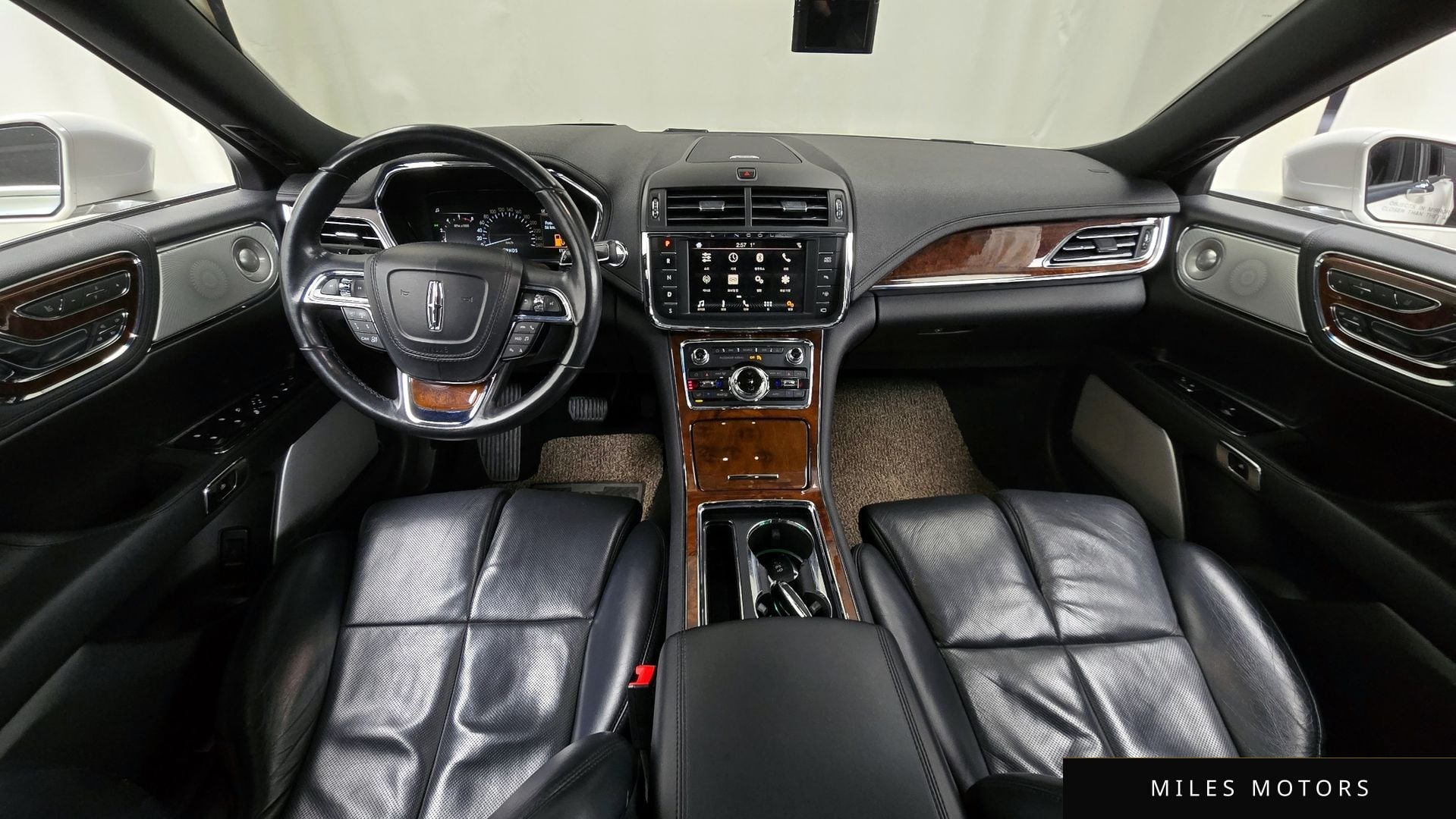 Lincoln Continental 2019 — миниатюра 7