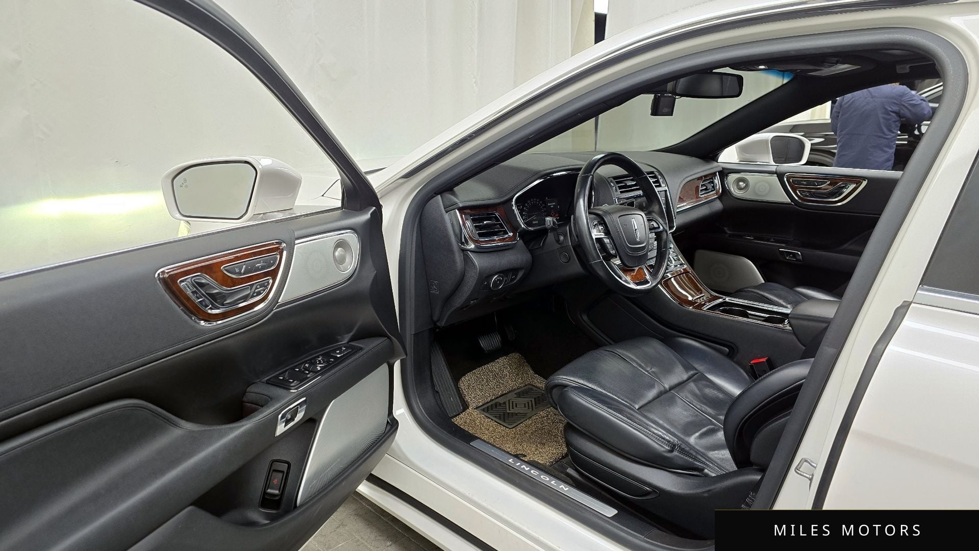 Lincoln Continental 2019 — миниатюра 10