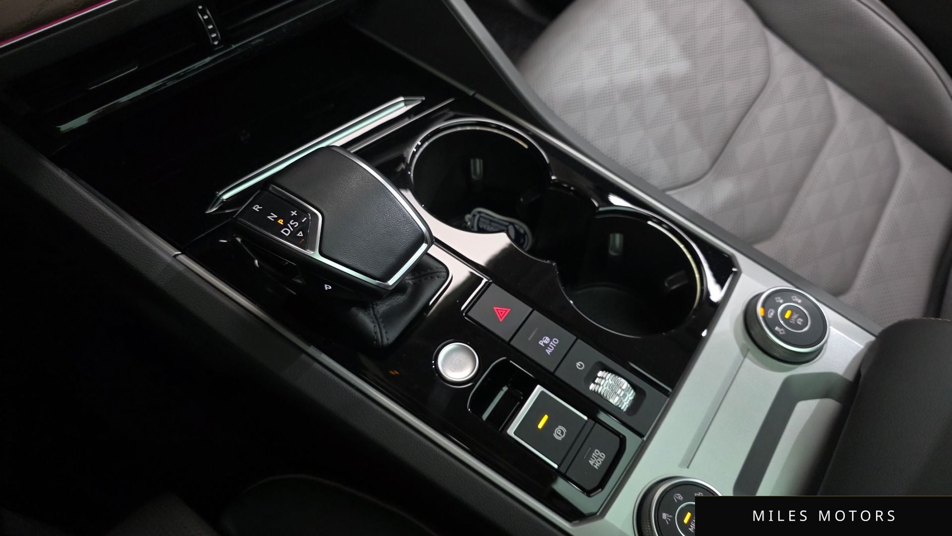 Volkswagen Touareg 2023 — миниатюра 9