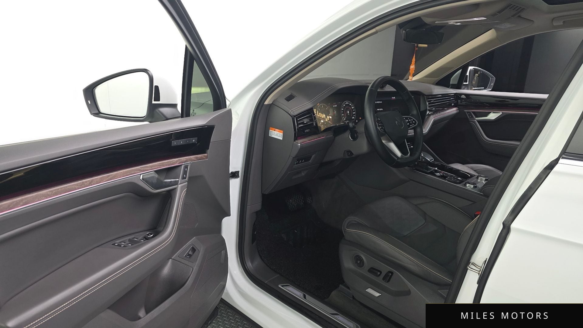 Volkswagen Touareg 2023 — миниатюра 10