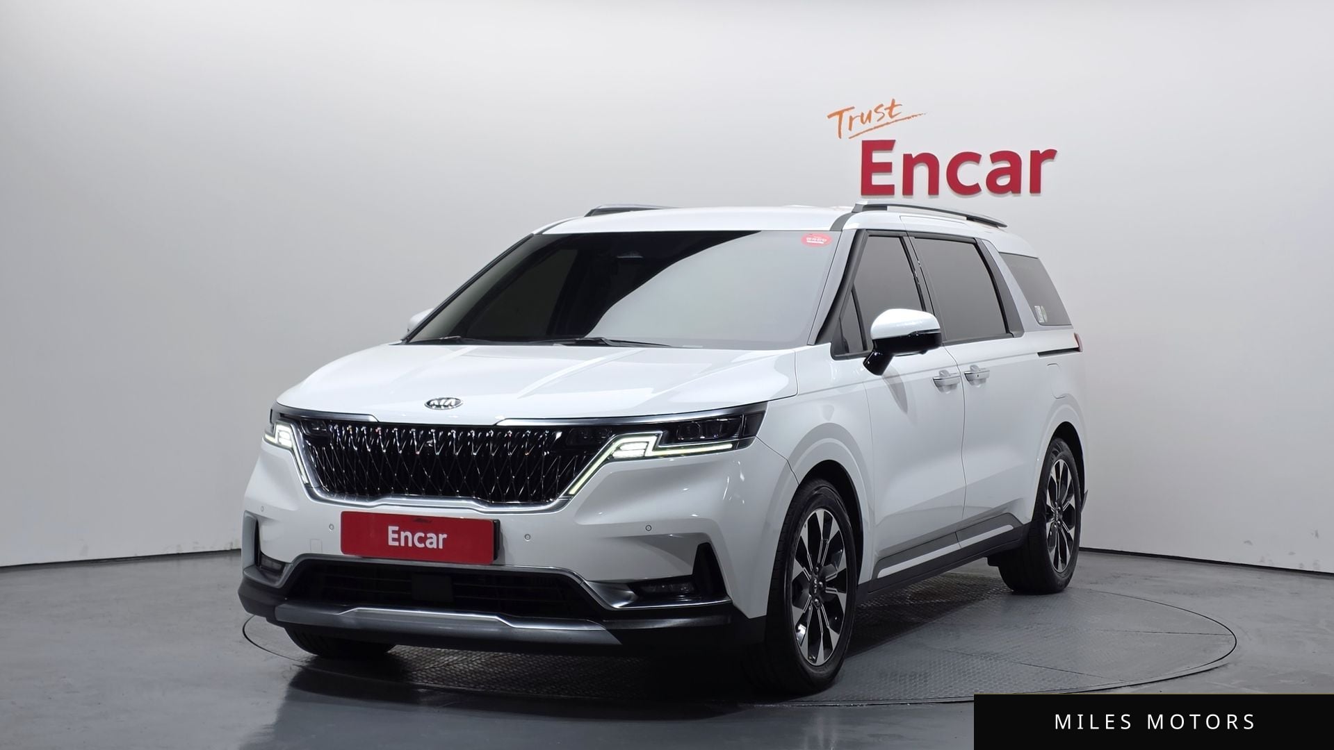 Kia Carnival 2021 — фото 1 из 12