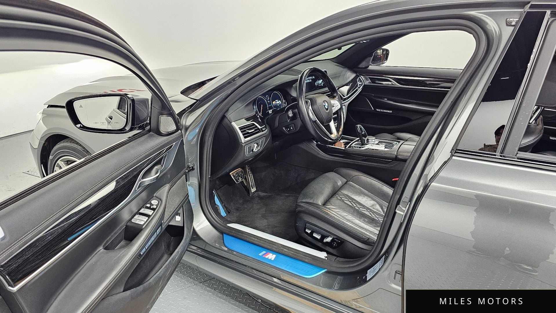 BMW 7 Series (G11) 2018 — миниатюра 11