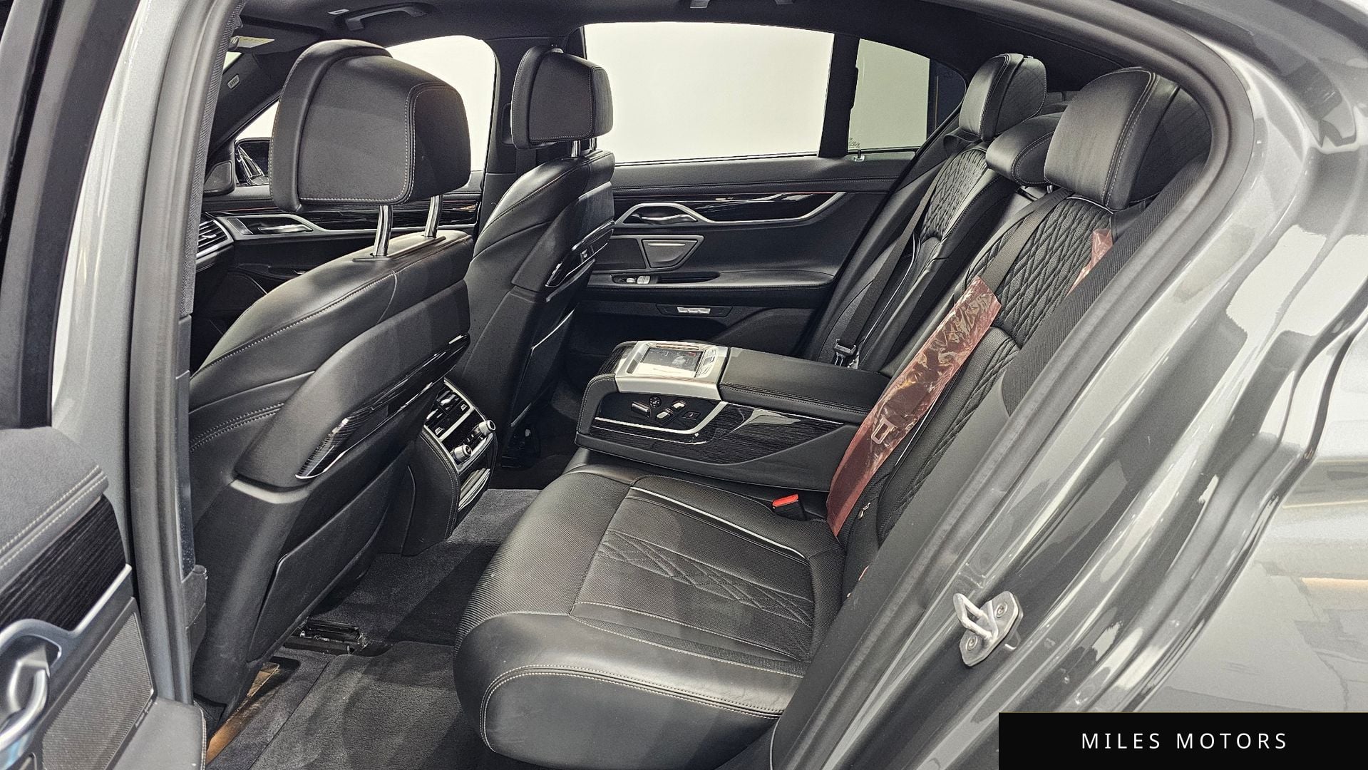BMW 7 Series (G11) 2018 — миниатюра 12