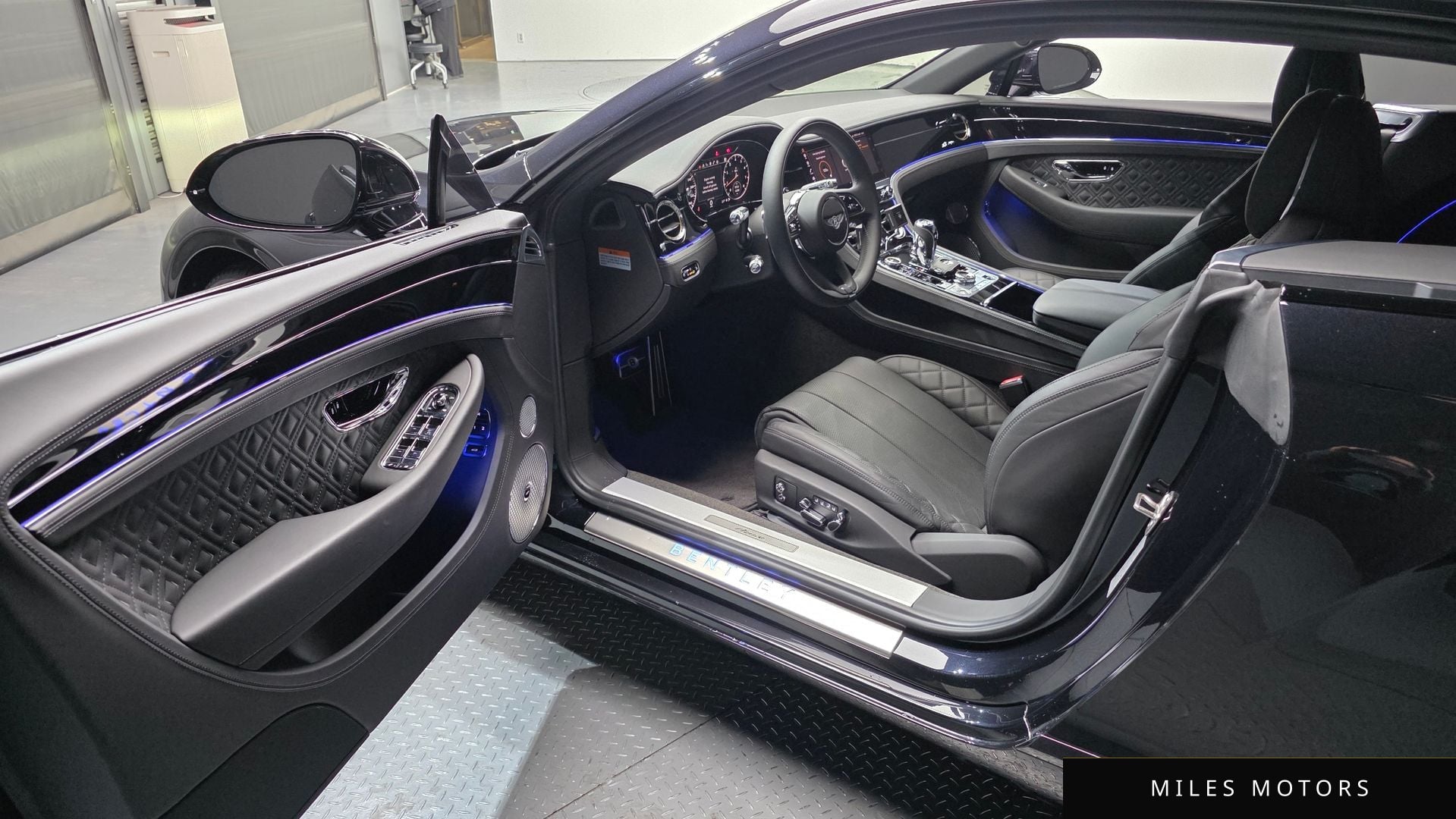Bentley Continental GT 2023 — миниатюра 10