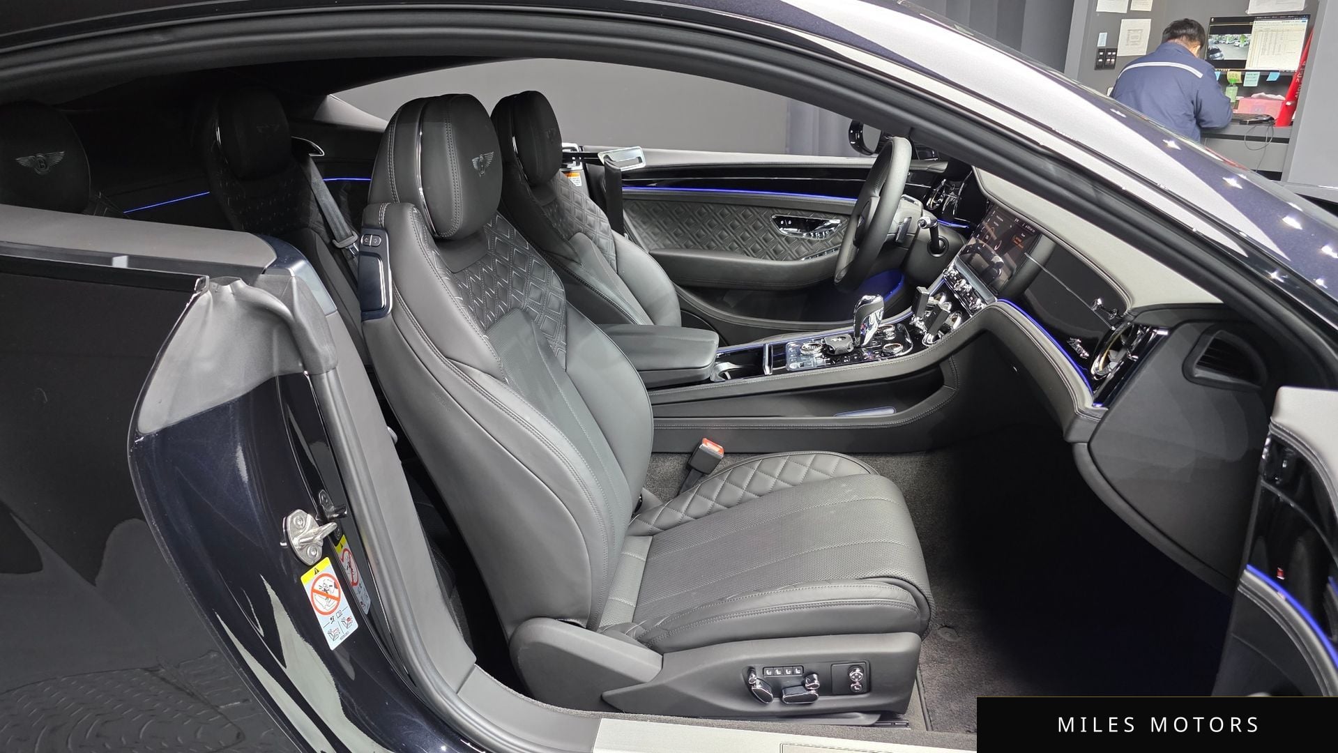 Bentley Continental GT 2023 — миниатюра 12