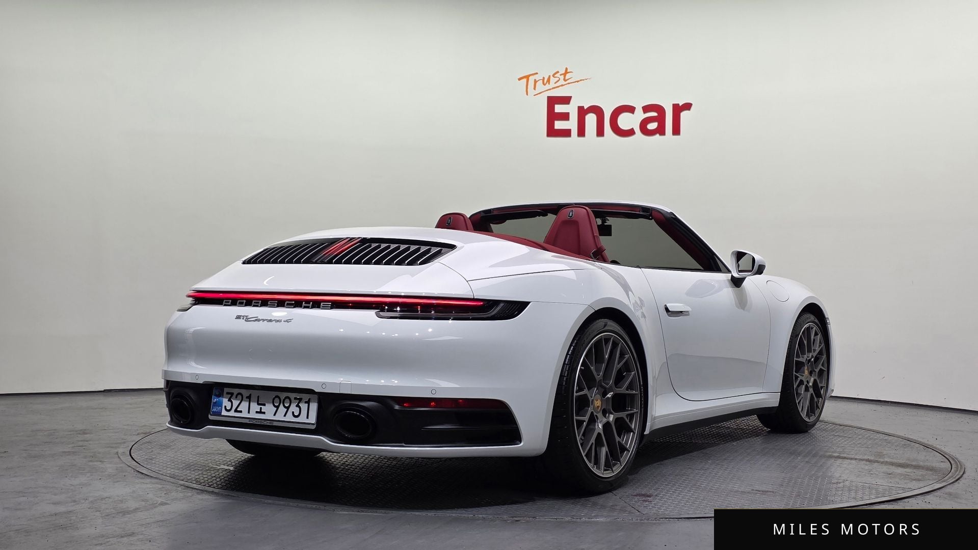 Porsche 911 (992) 2024 — миниатюра 2