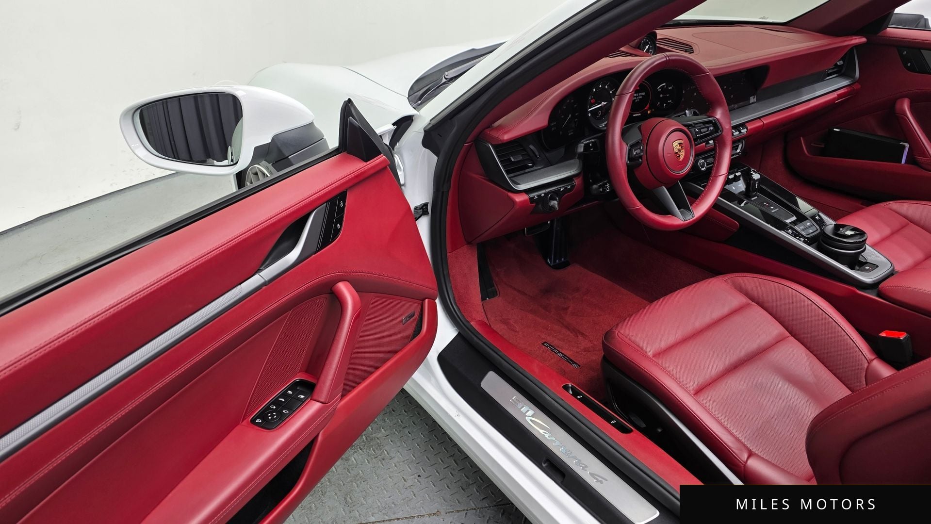 Porsche 911 (992) 2024 — миниатюра 11
