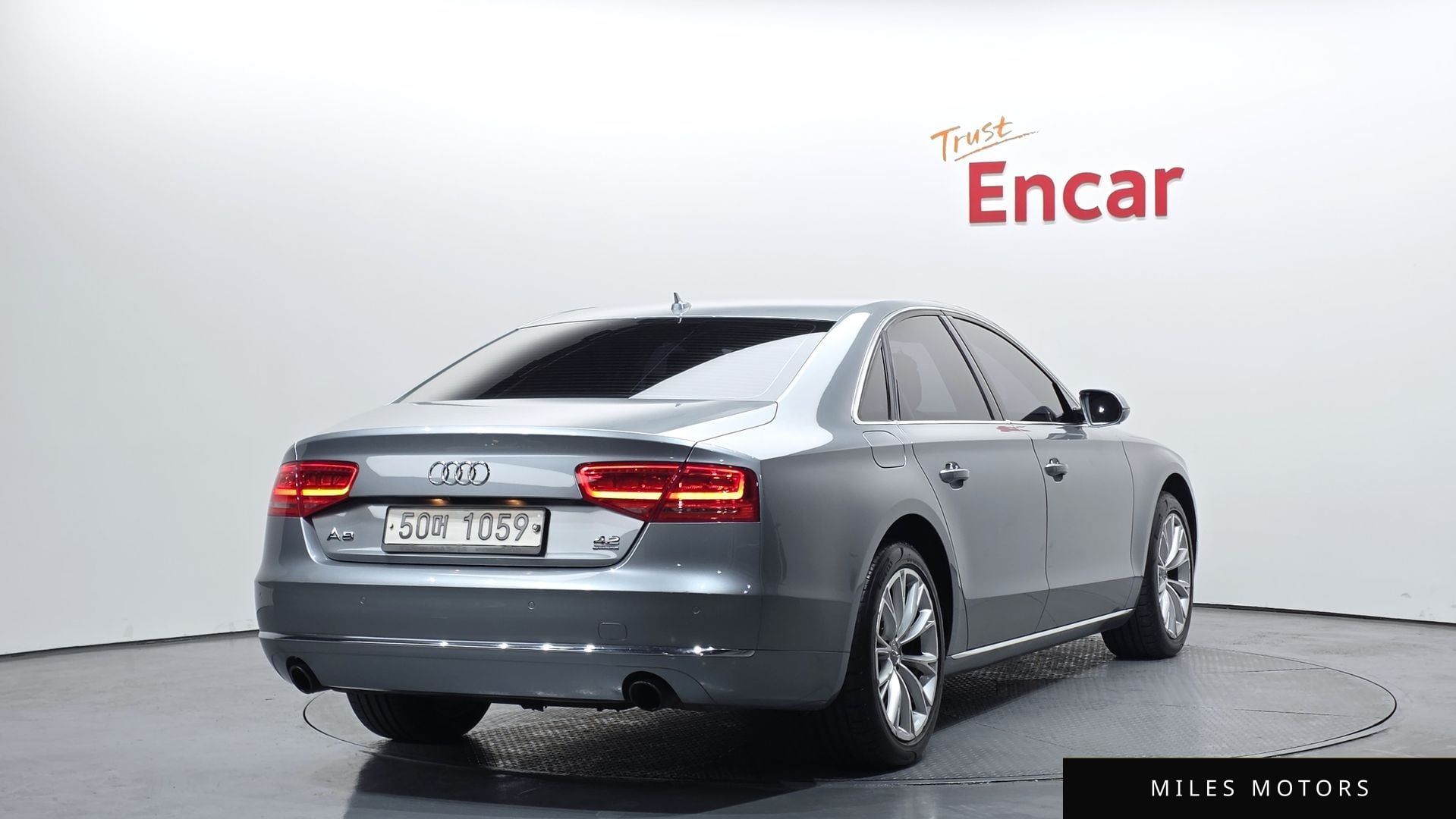 Audi A8 2011 — миниатюра 2