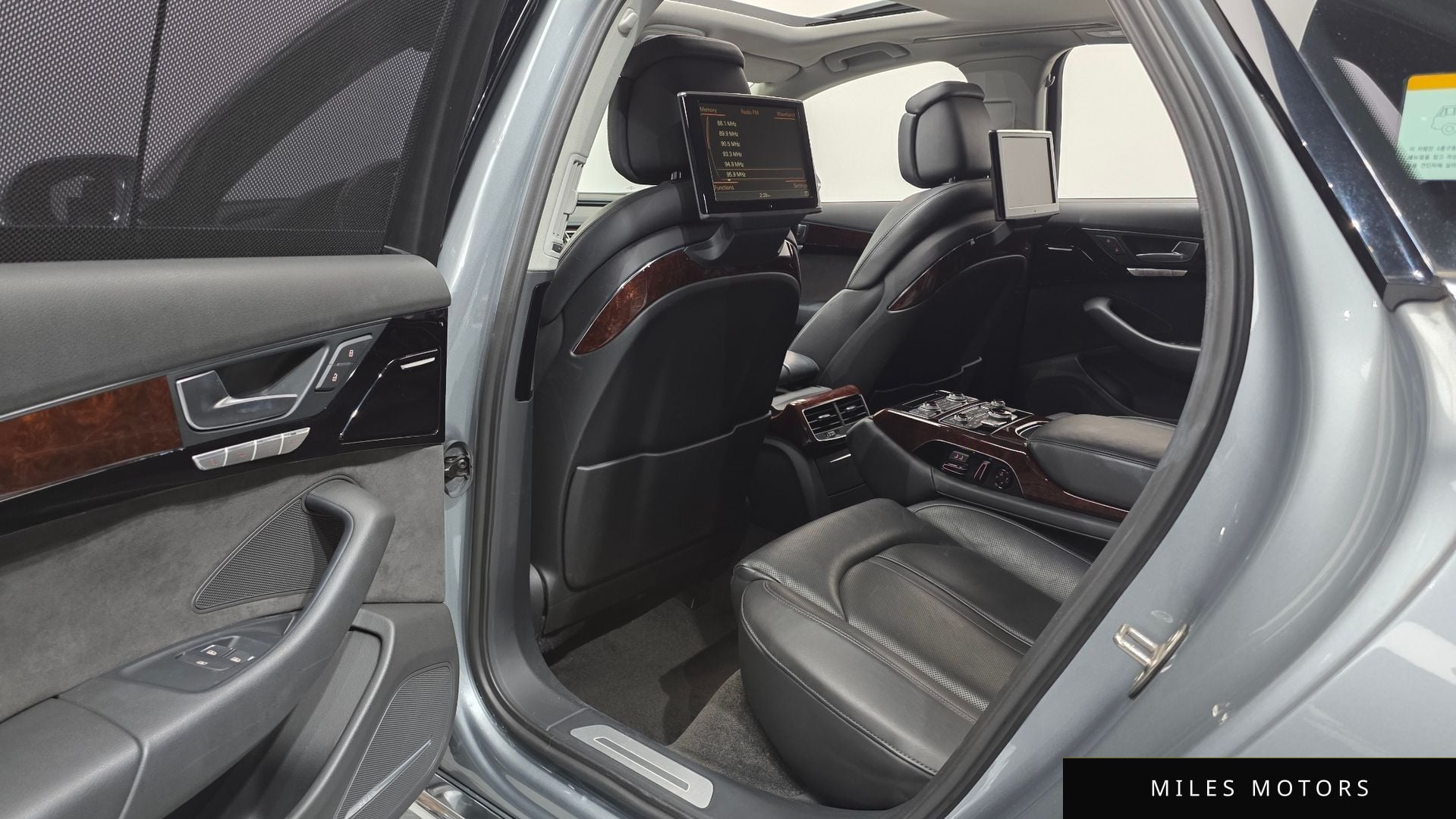 Audi A8 2011 — миниатюра 12