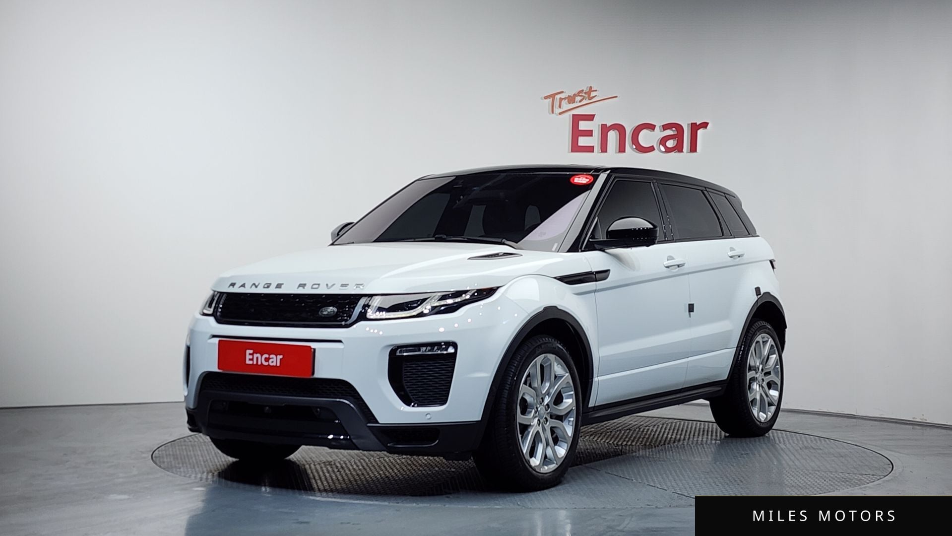 Land Rover Range Rover Evoque 2019 — фото 1 из 12