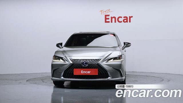 Лексус ES300h 2019 — миниатюра 3