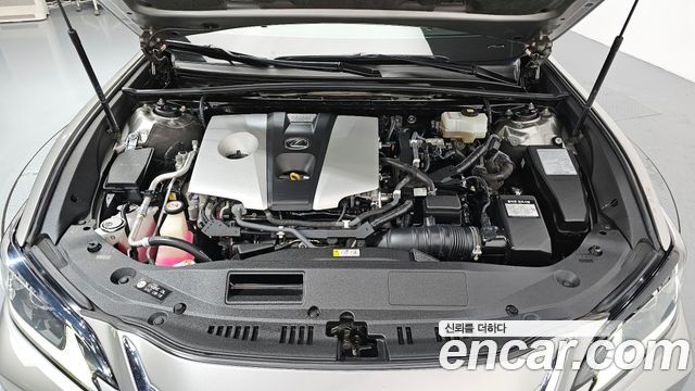 Лексус ES300h 2019 — миниатюра 6