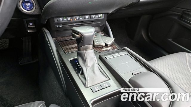Лексус ES300h 2019 — миниатюра 9