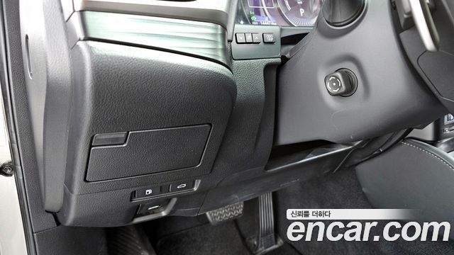 Лексус ES300h 2019 — миниатюра 14