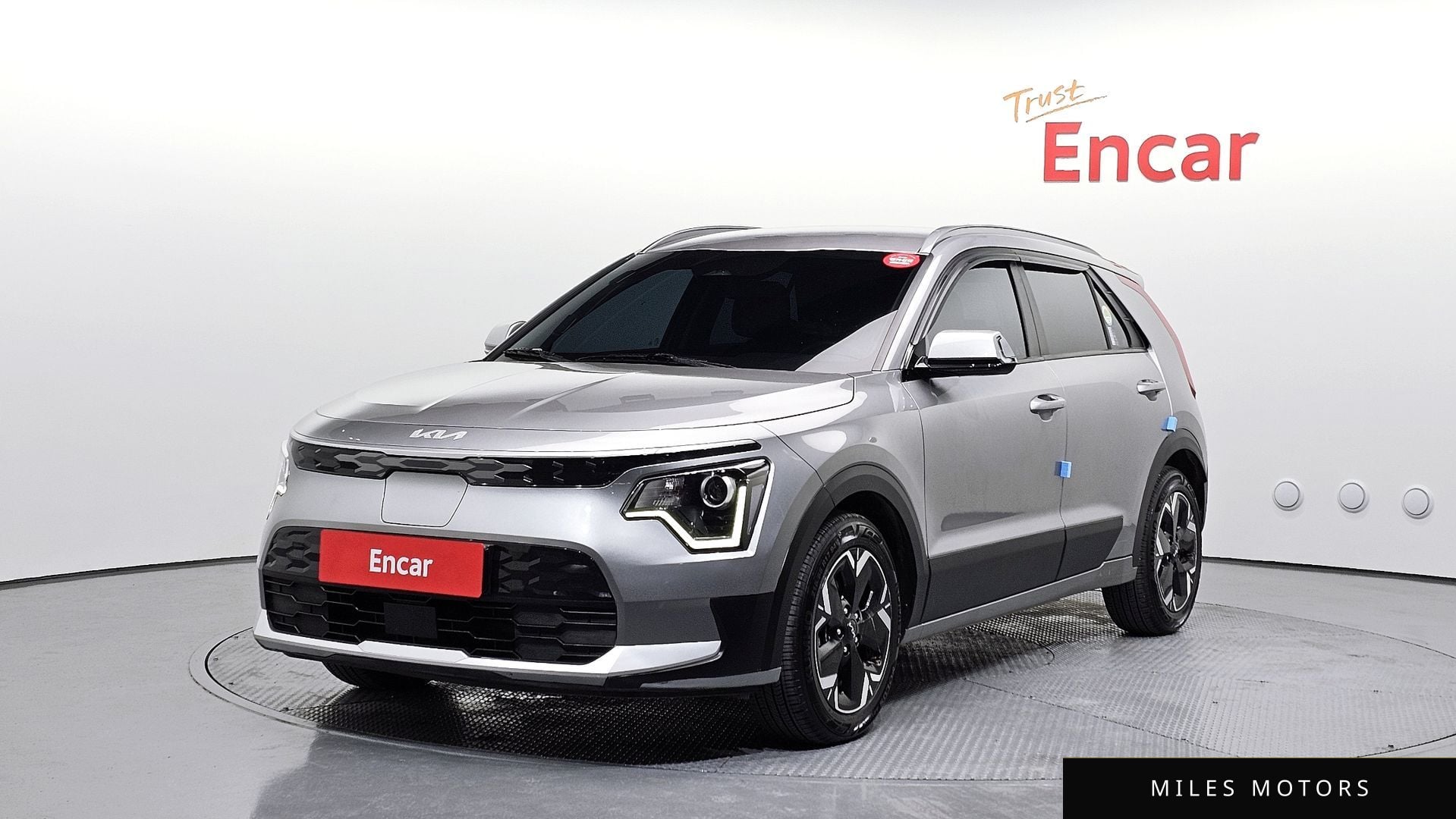 Kia Niro 2023 — фото 1 из 12