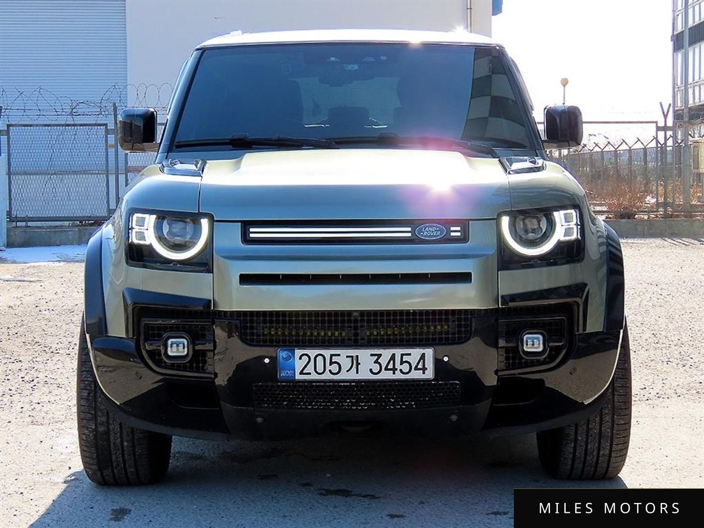 Land Rover Defender 2022 — фото 1 из 12