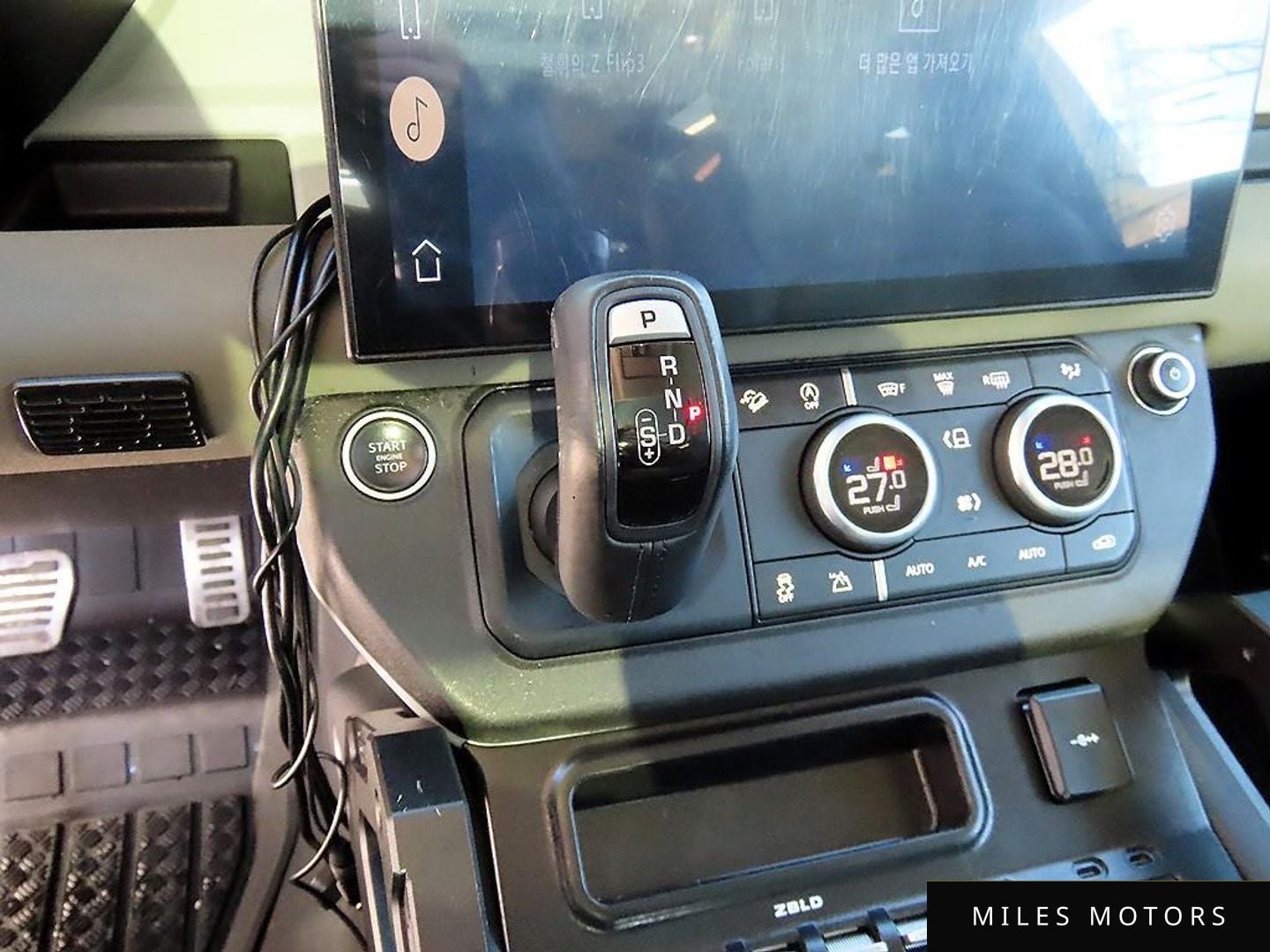 Land Rover Defender 2022 — миниатюра 10