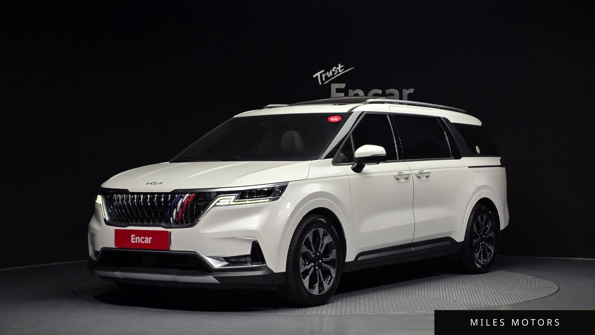 Kia Carnival 2021 — фото 1 из 12