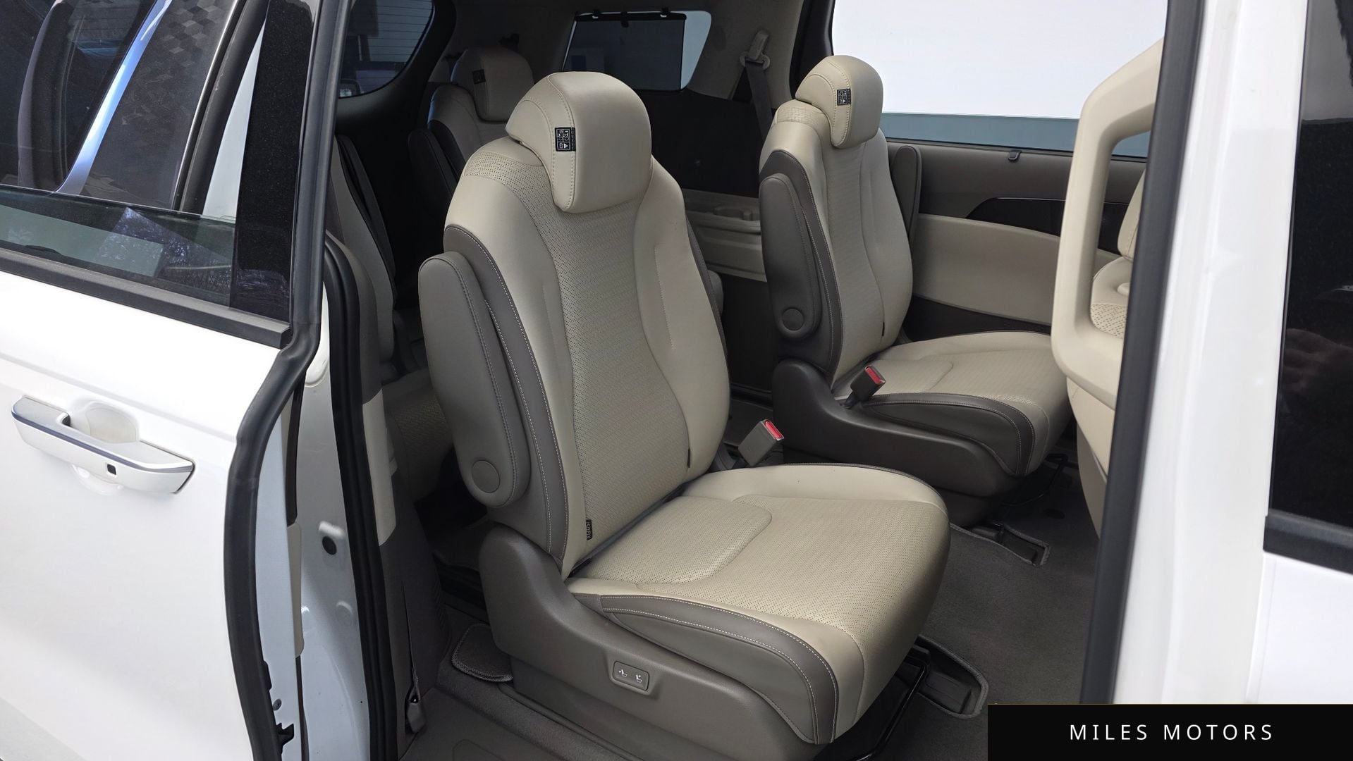 Kia Carnival 2023 — миниатюра 11