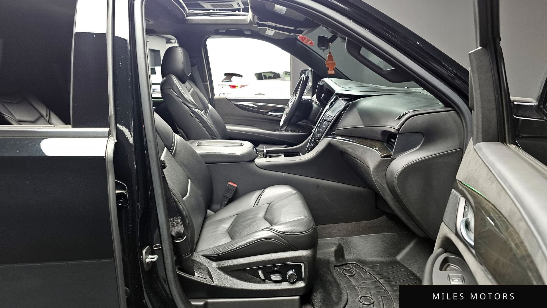 Cadillac Escalade 2020 — миниатюра 10