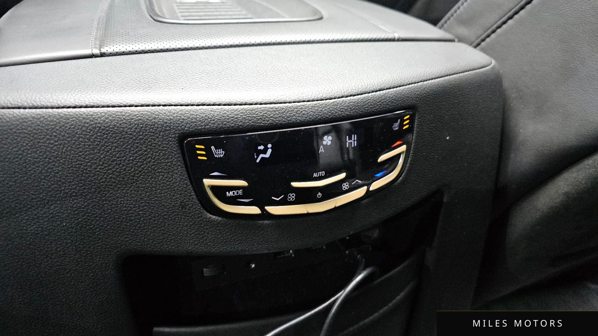 Cadillac Escalade 2020 — миниатюра 19