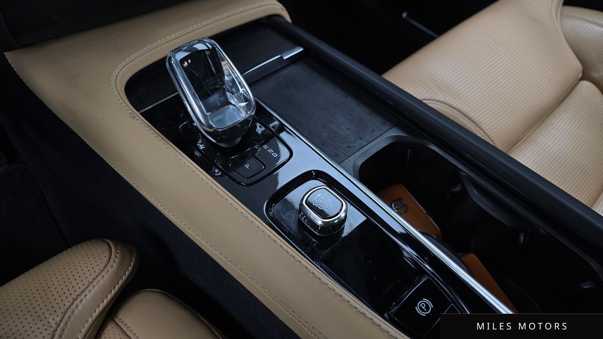 Volvo XC90 2023 — миниатюра 9