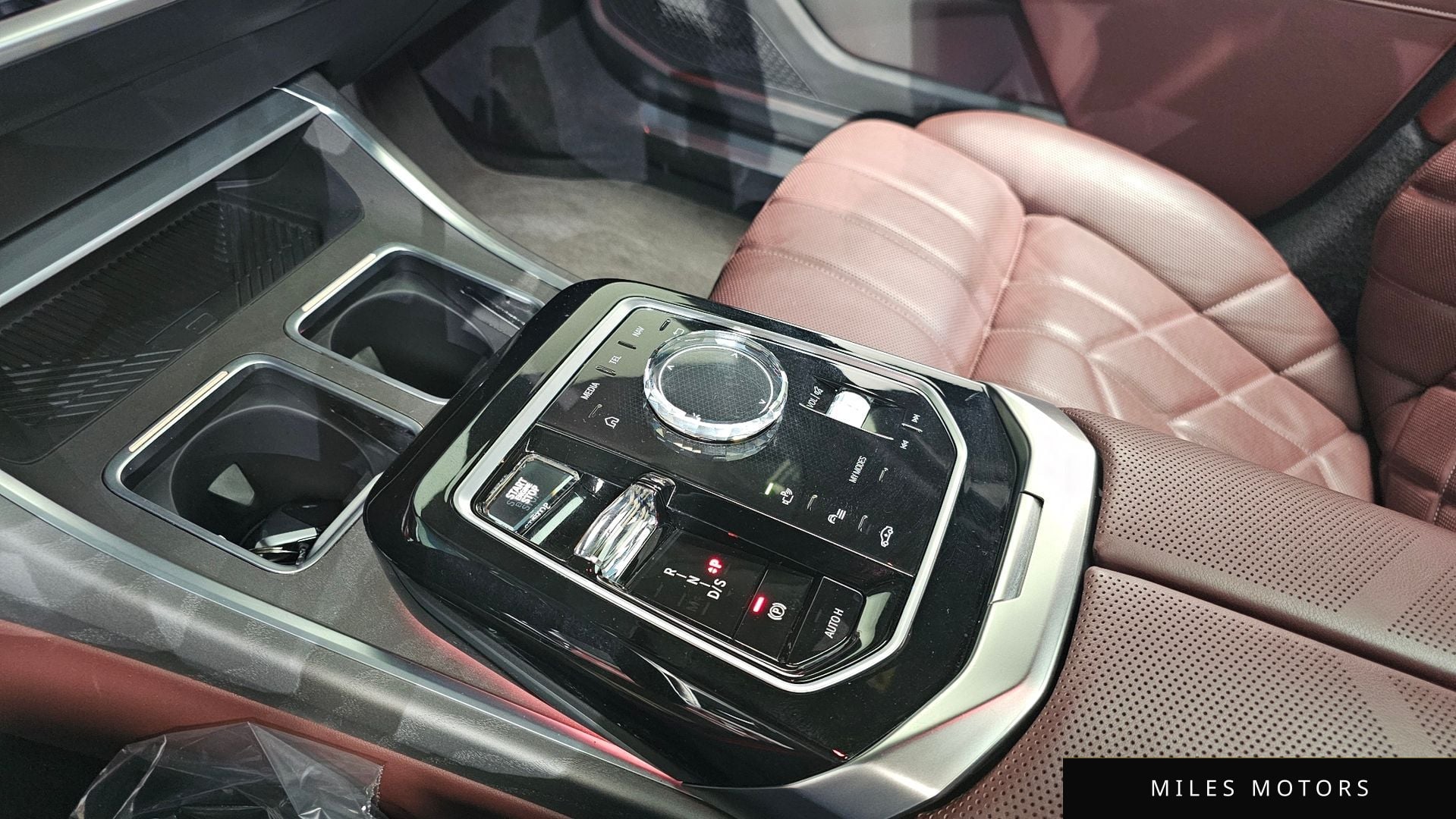 BMW 7 Series (G70) 2023 — миниатюра 9