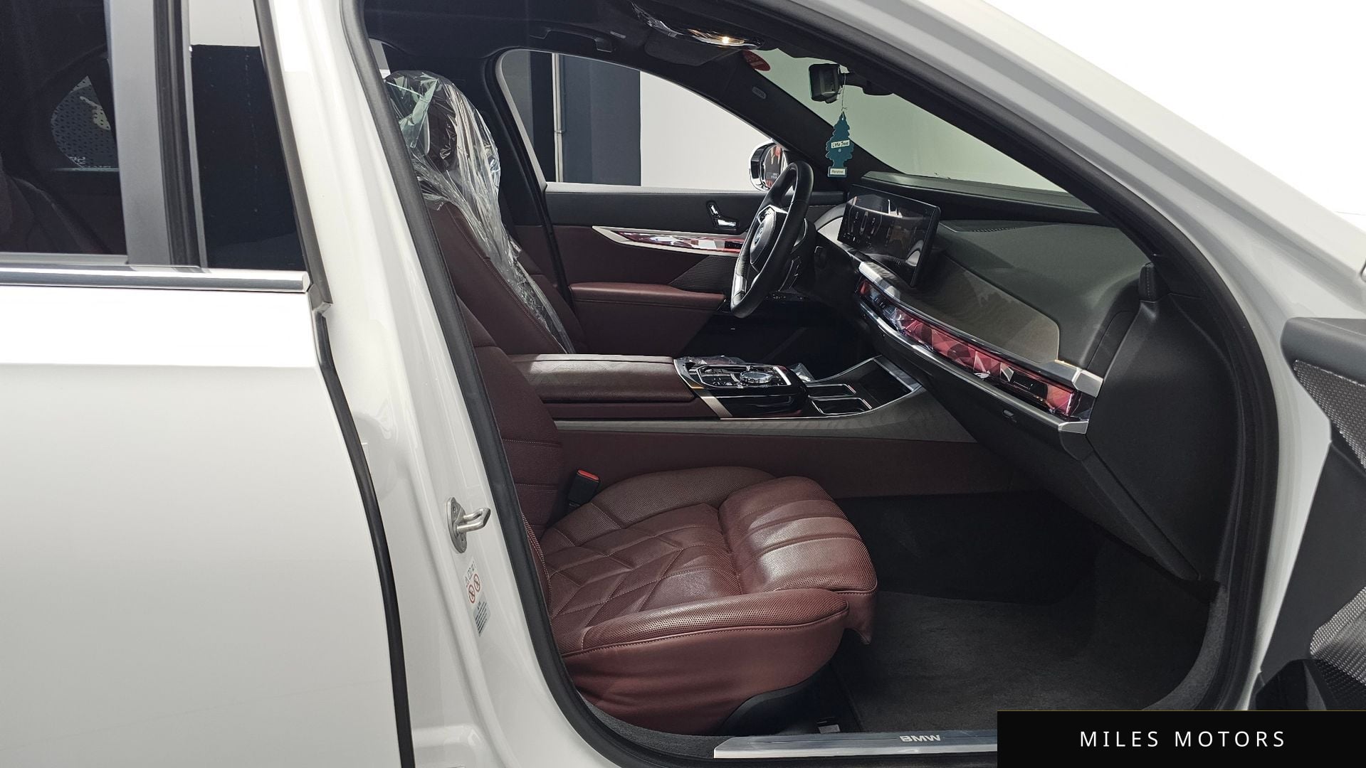 BMW 7 Series (G70) 2023 — миниатюра 10