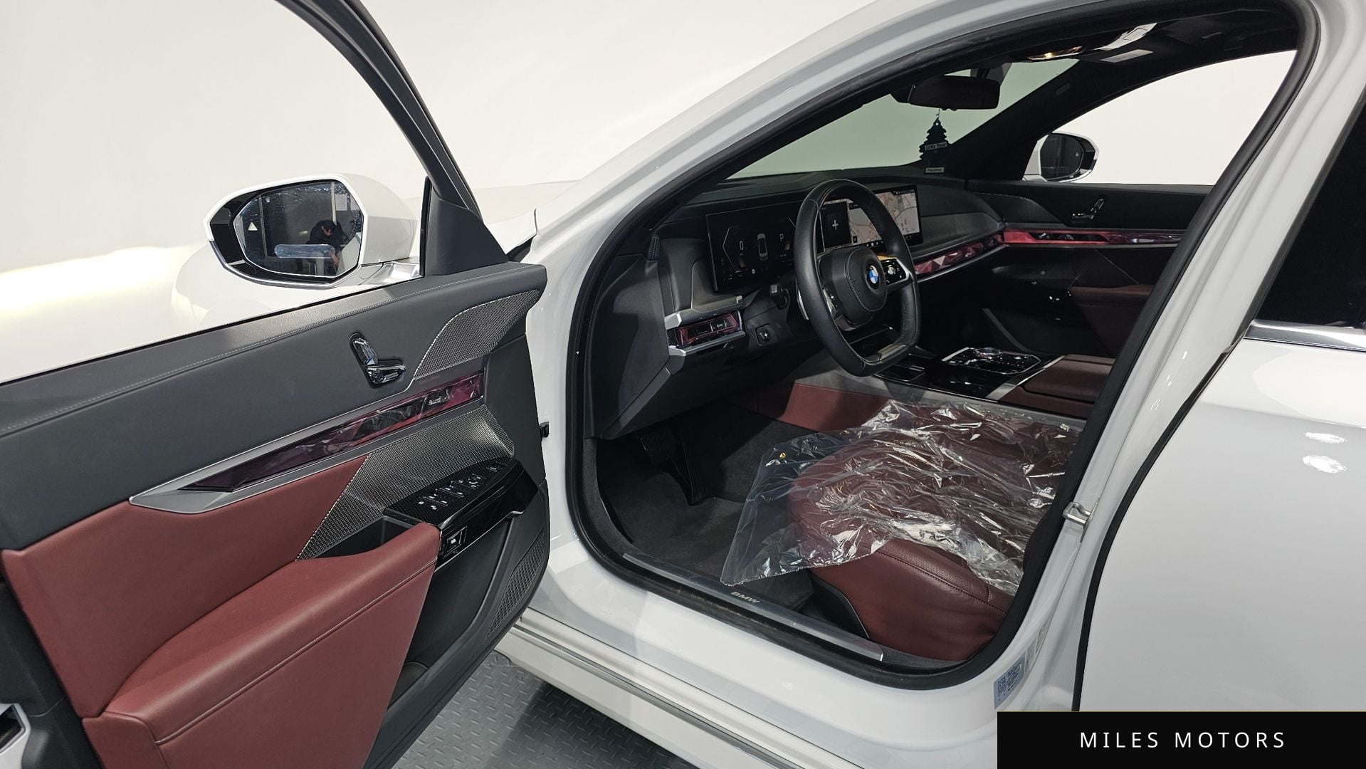 BMW 7 Series (G70) 2023 — миниатюра 11