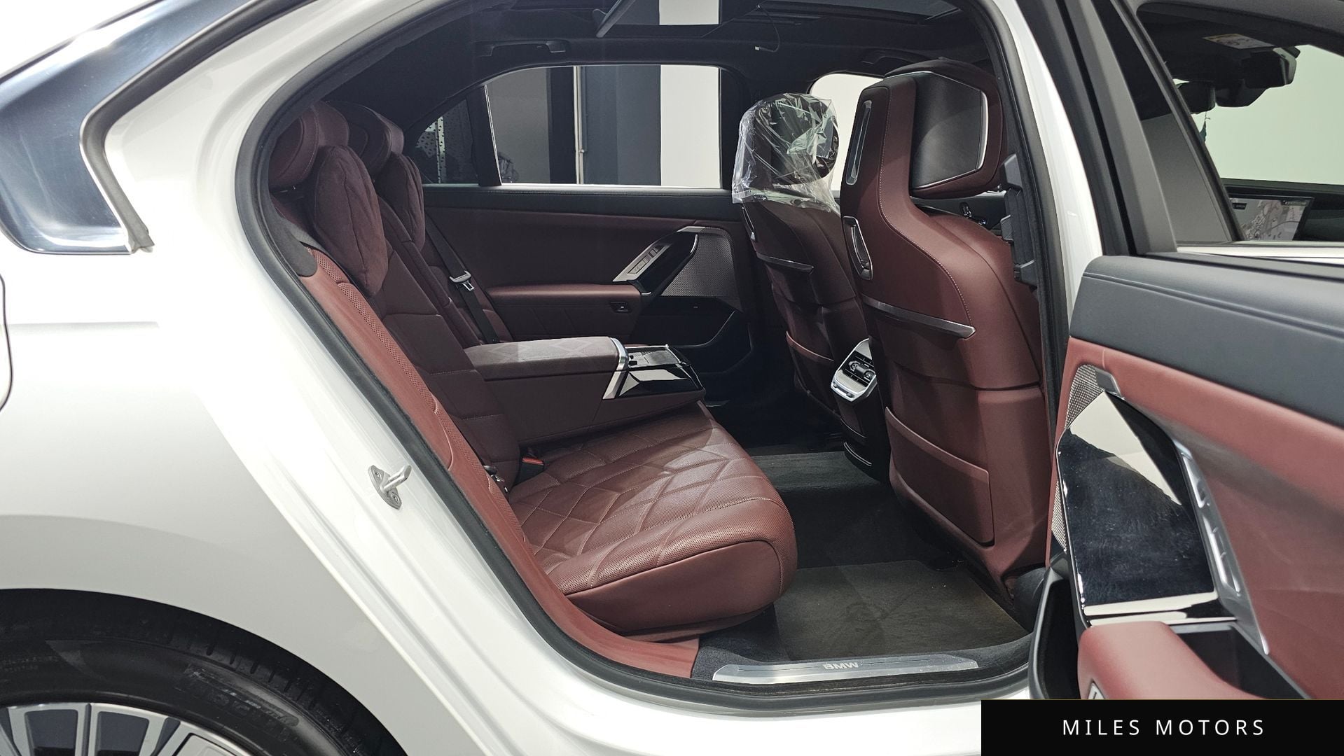 BMW 7 Series (G70) 2023 — миниатюра 12