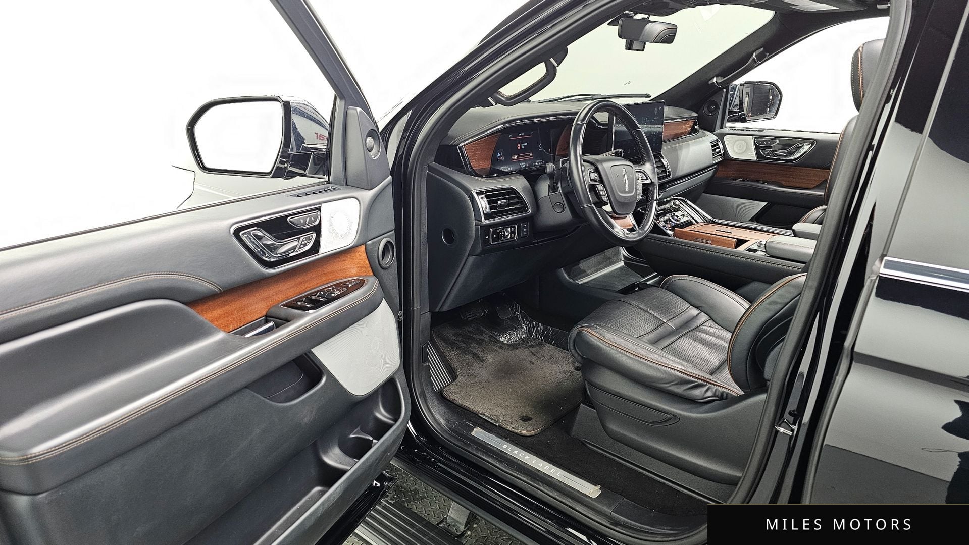 Lincoln Navigator 2023 — миниатюра 9