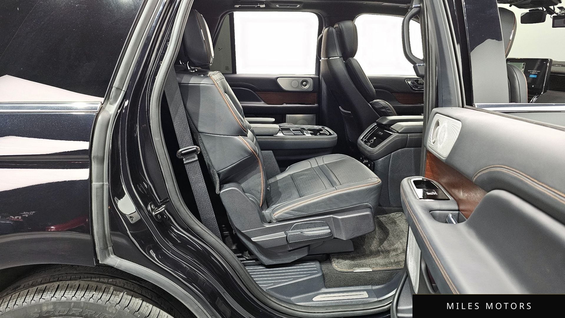 Lincoln Navigator 2023 — миниатюра 12