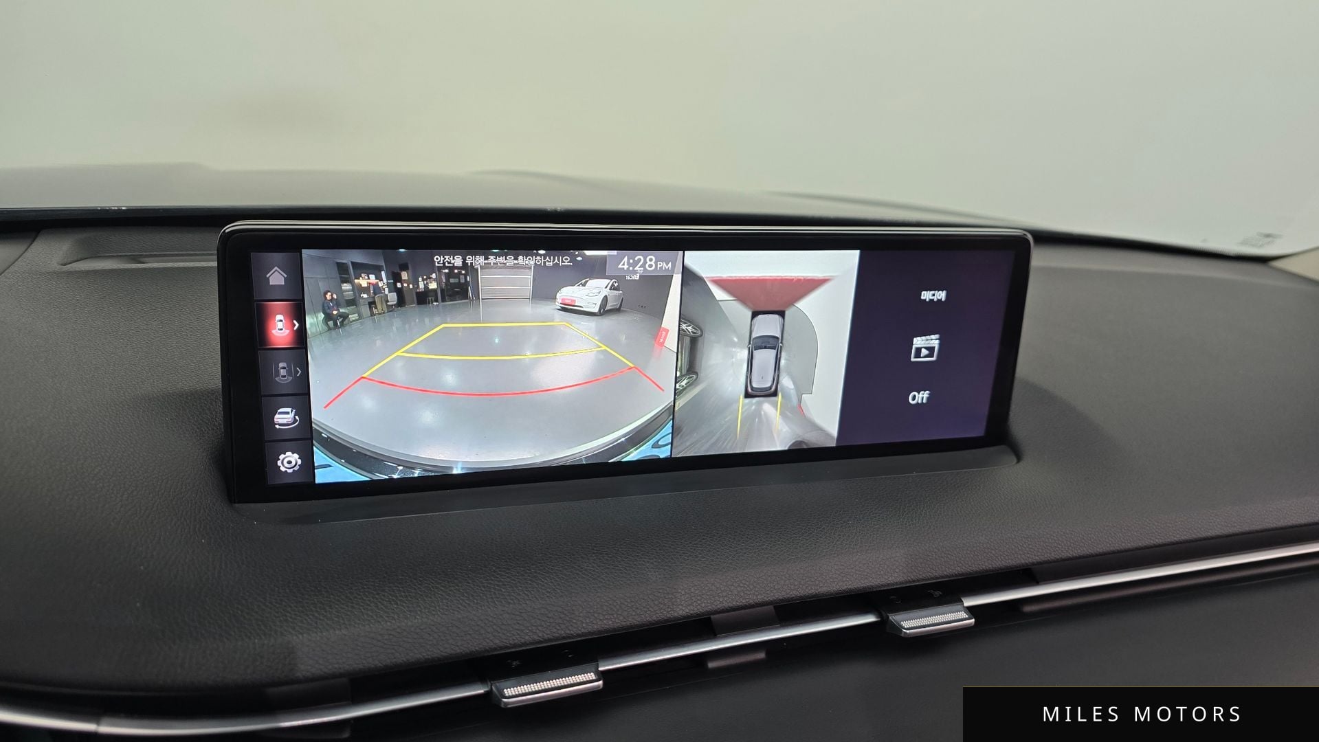 Genesis 일렉트리파이드 GV70 2022 — миниатюра 16