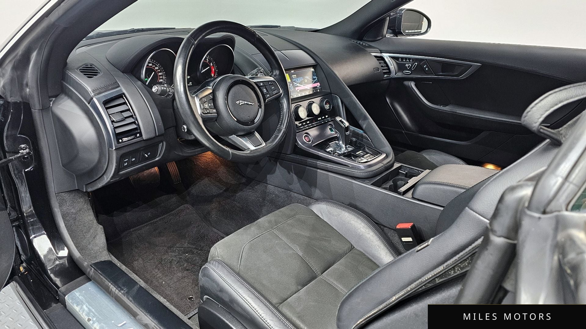 Jaguar F-TYPE 2019 — миниатюра 7
