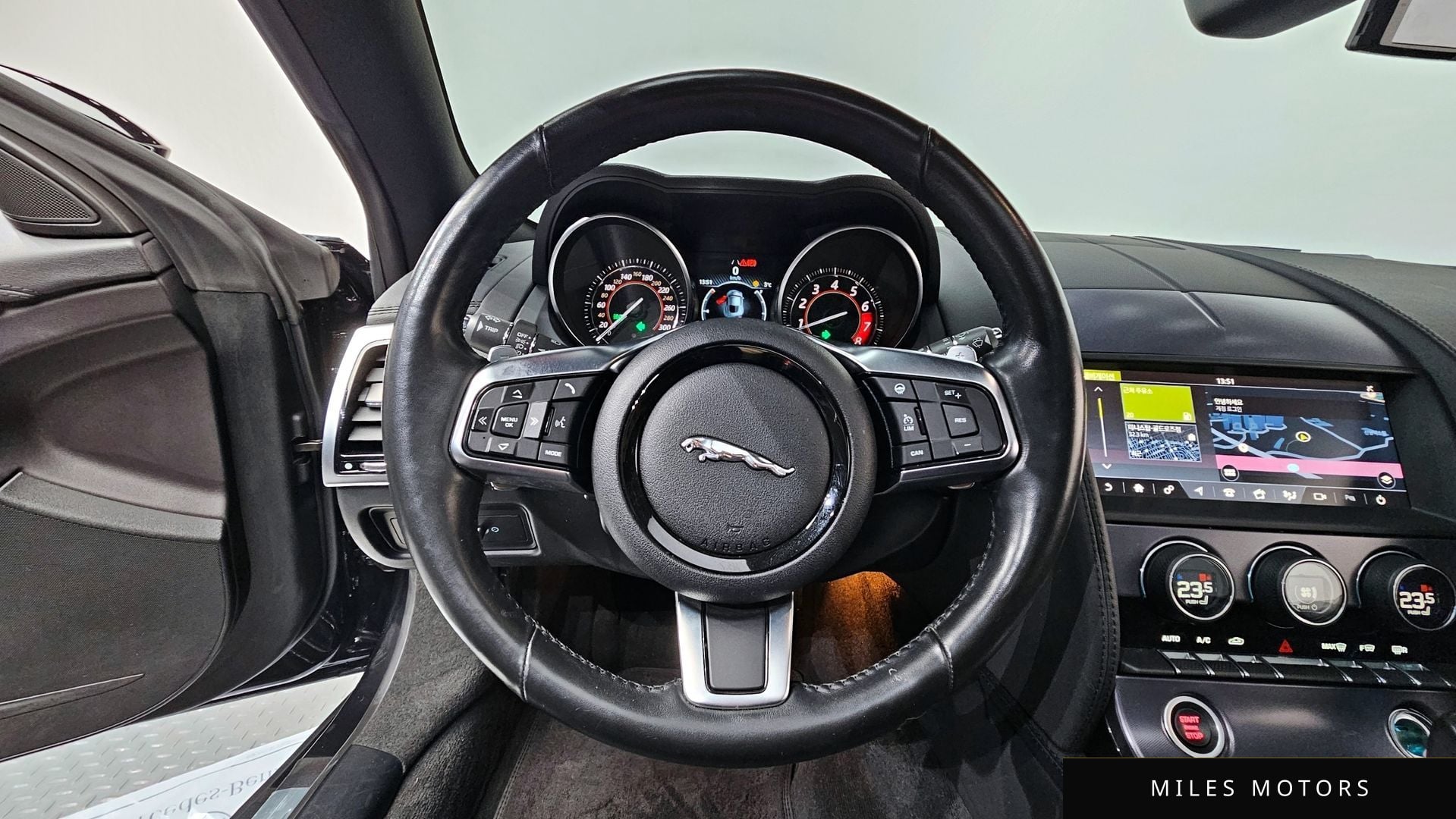 Jaguar F-TYPE 2019 — миниатюра 13