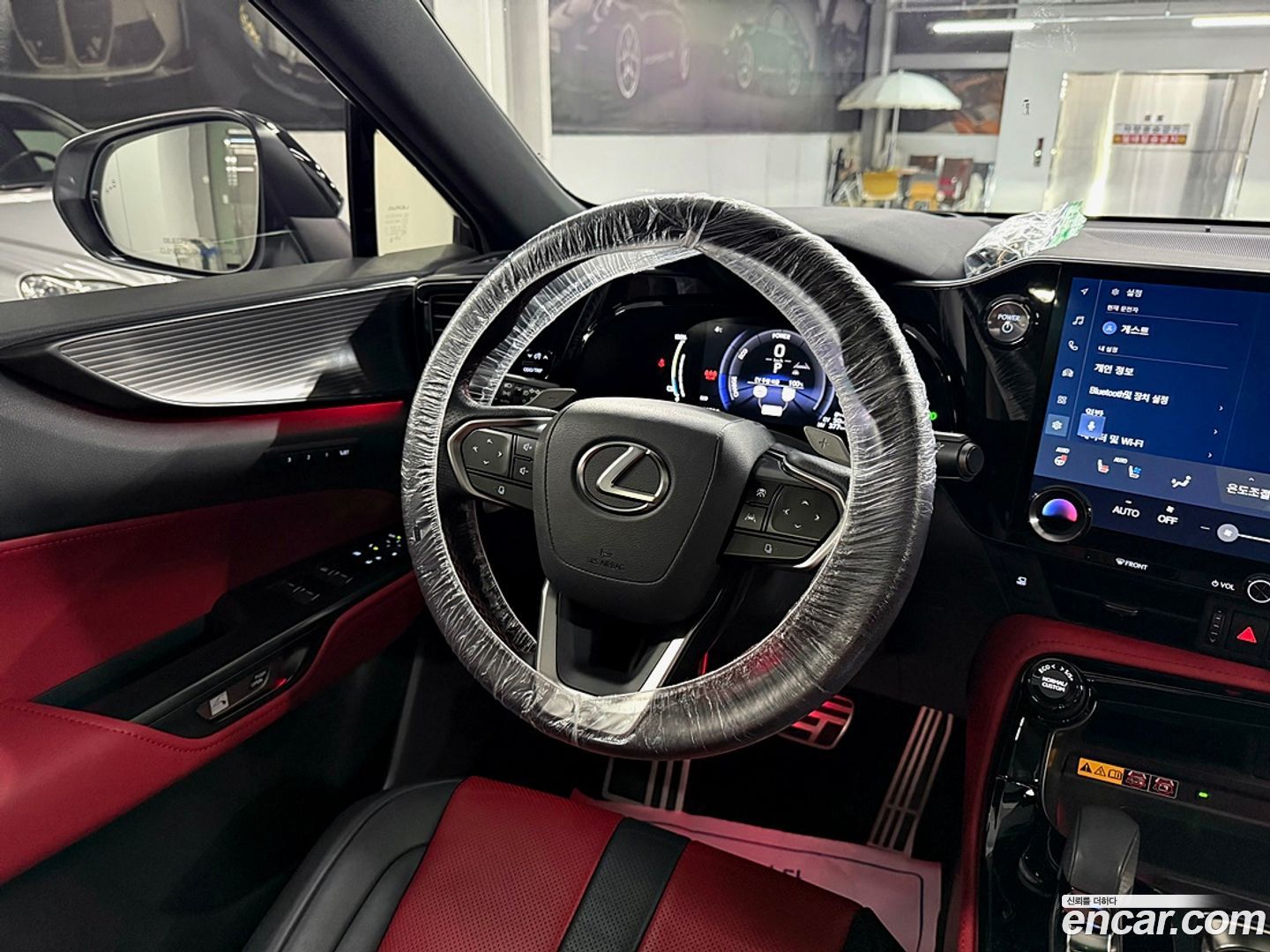 Лексус NX450h+ 2024 — миниатюра 18
