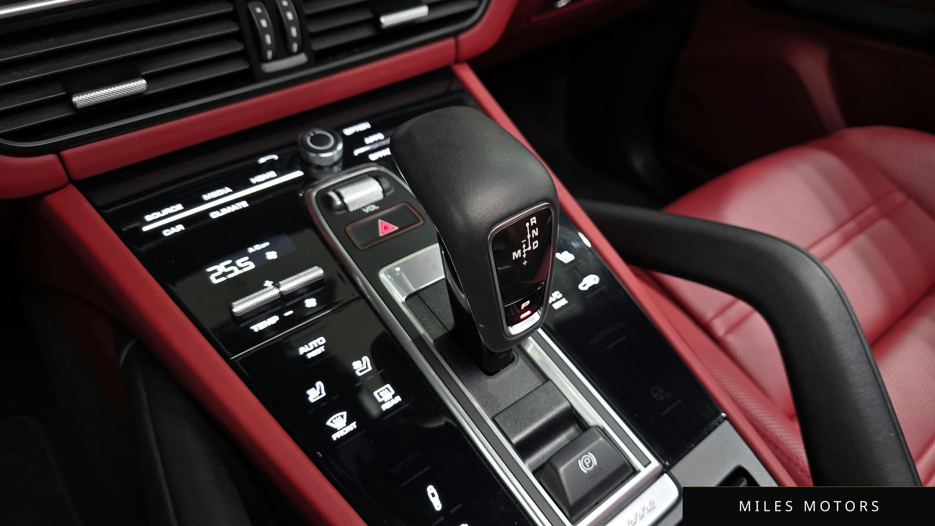 Porsche Cayenne 2023 — миниатюра 9