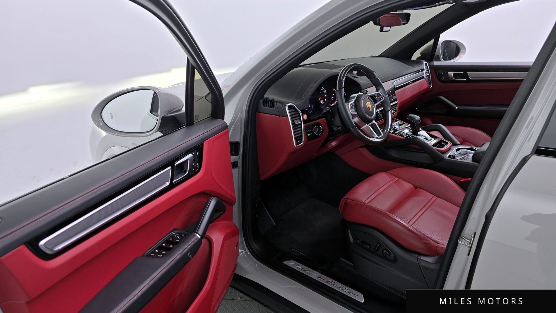 Porsche Cayenne 2023 — миниатюра 10
