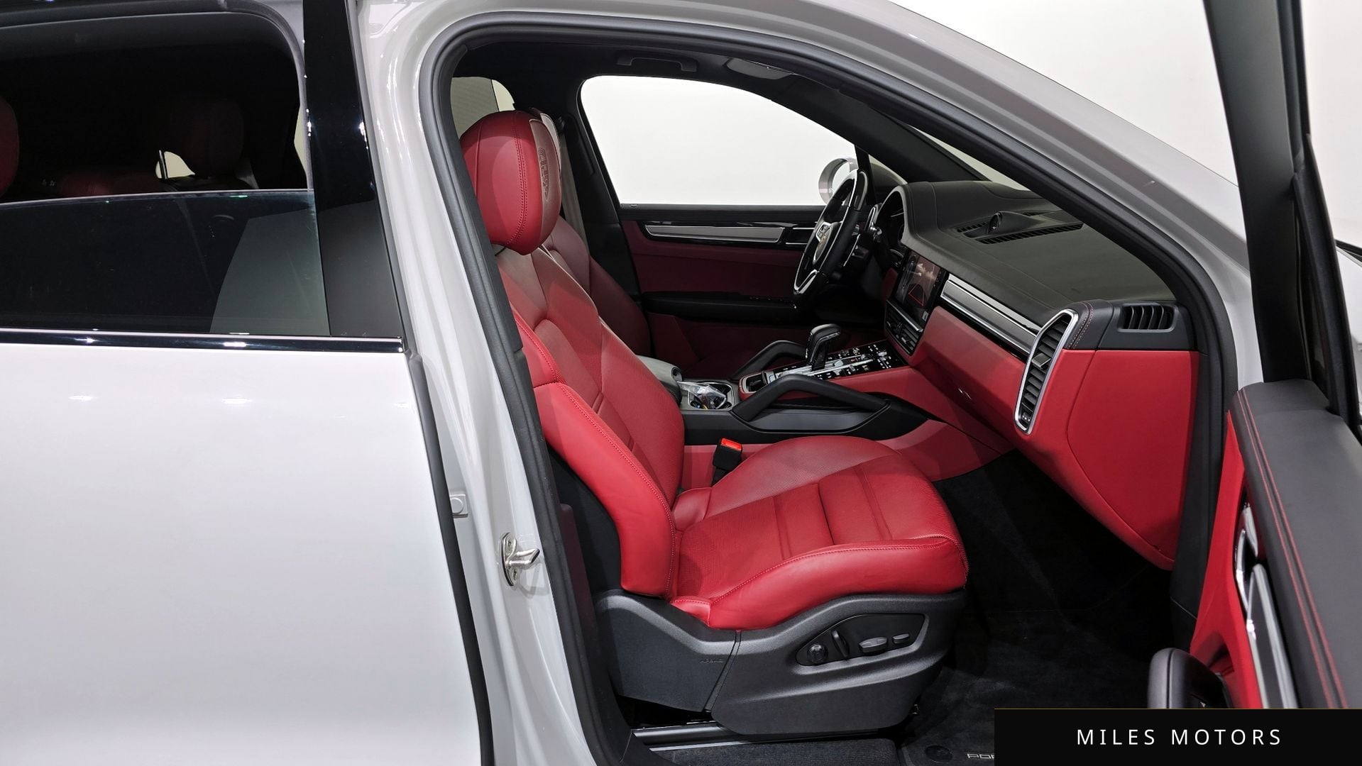 Porsche Cayenne 2023 — миниатюра 11