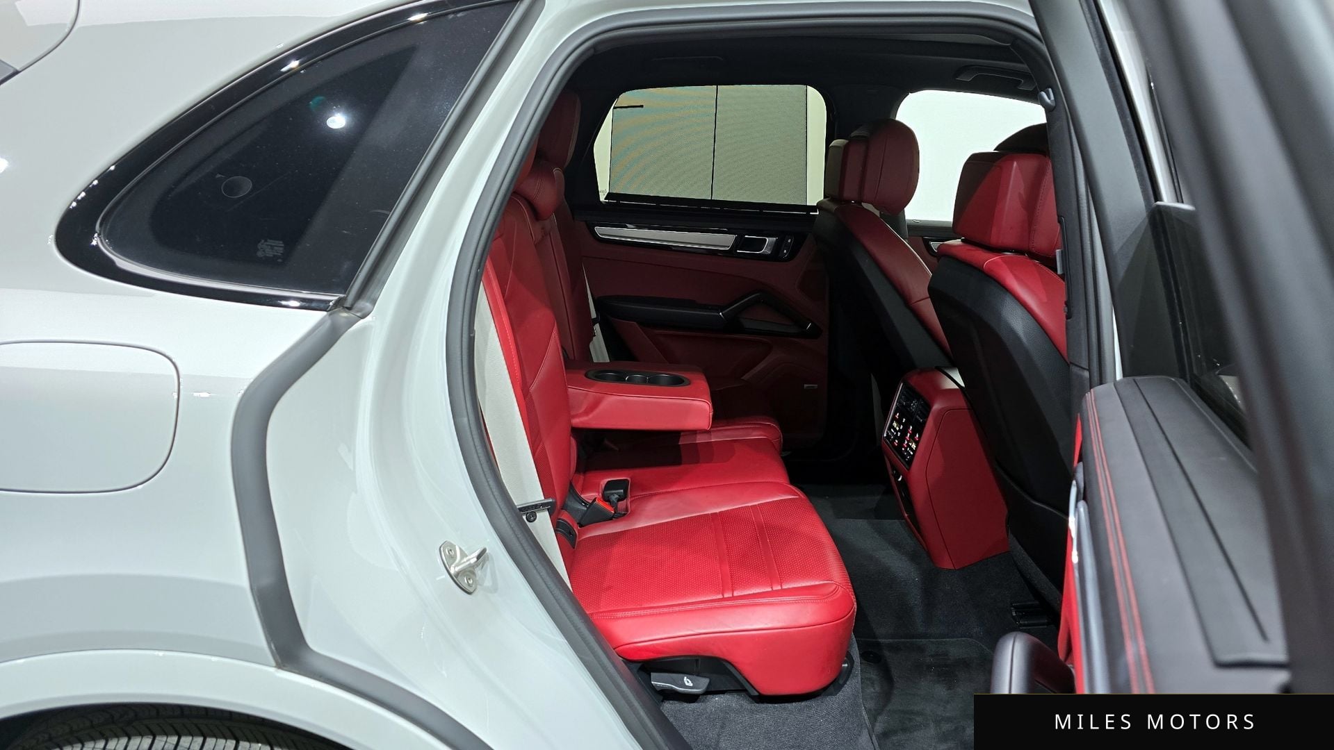 Porsche Cayenne 2023 — миниатюра 12